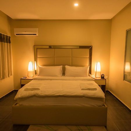 Iris Hotel Wuse 2 Abuja Buitenkant foto