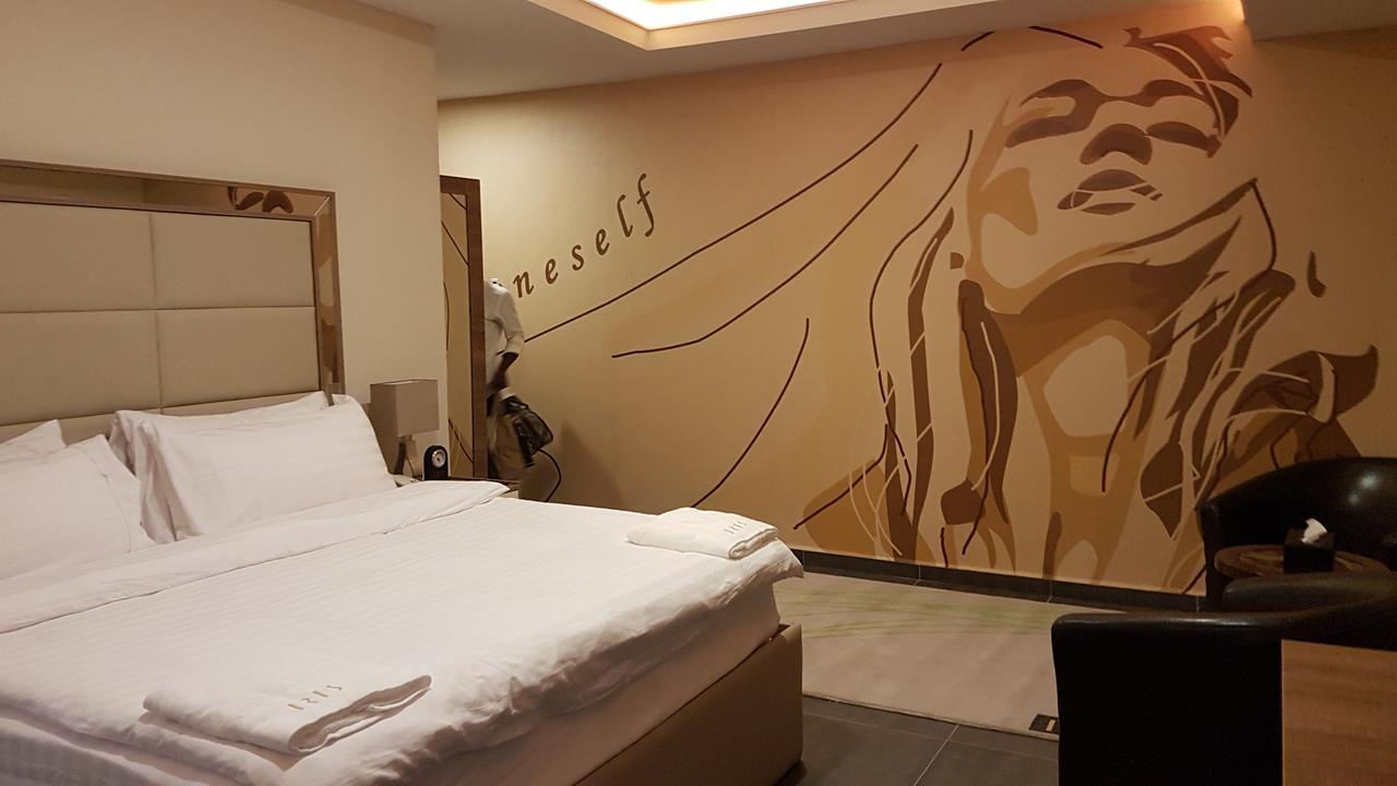 Iris Hotel Wuse 2 Abuja Buitenkant foto