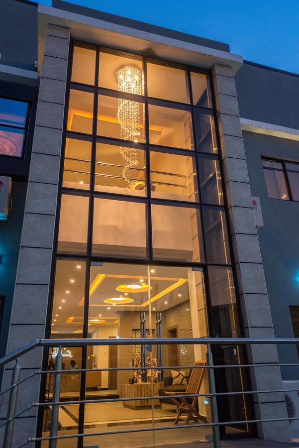 Iris Hotel Wuse 2 Abuja Buitenkant foto